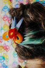 Load image into Gallery viewer, Scissors Hair Claw