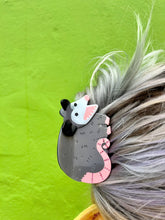 Load image into Gallery viewer, Possum Hair Claw