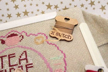 Load image into Gallery viewer, Chibis Anime, My neighbor inspired needle minder