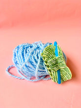 Load image into Gallery viewer, Crochet Yarn Hair Claw