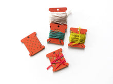 Load image into Gallery viewer, Floss Bobbins