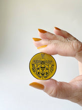 Load image into Gallery viewer, Bee Needle Minder