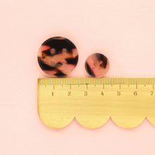Load image into Gallery viewer, Tortoise Shell Large 1&quot; Buttons
