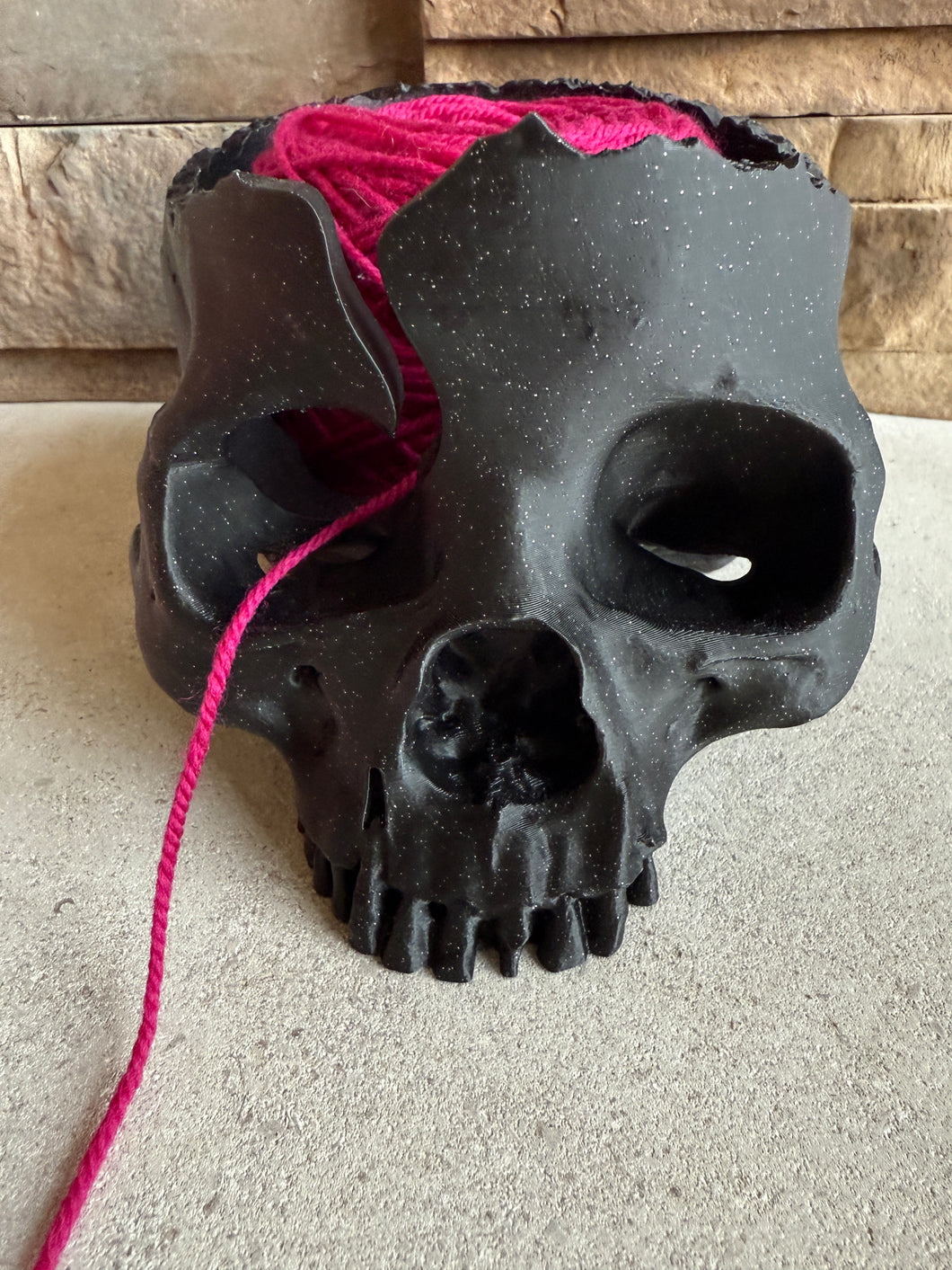 Gothic Skull Yarn Holder - 3D Printed: Galaxy Black