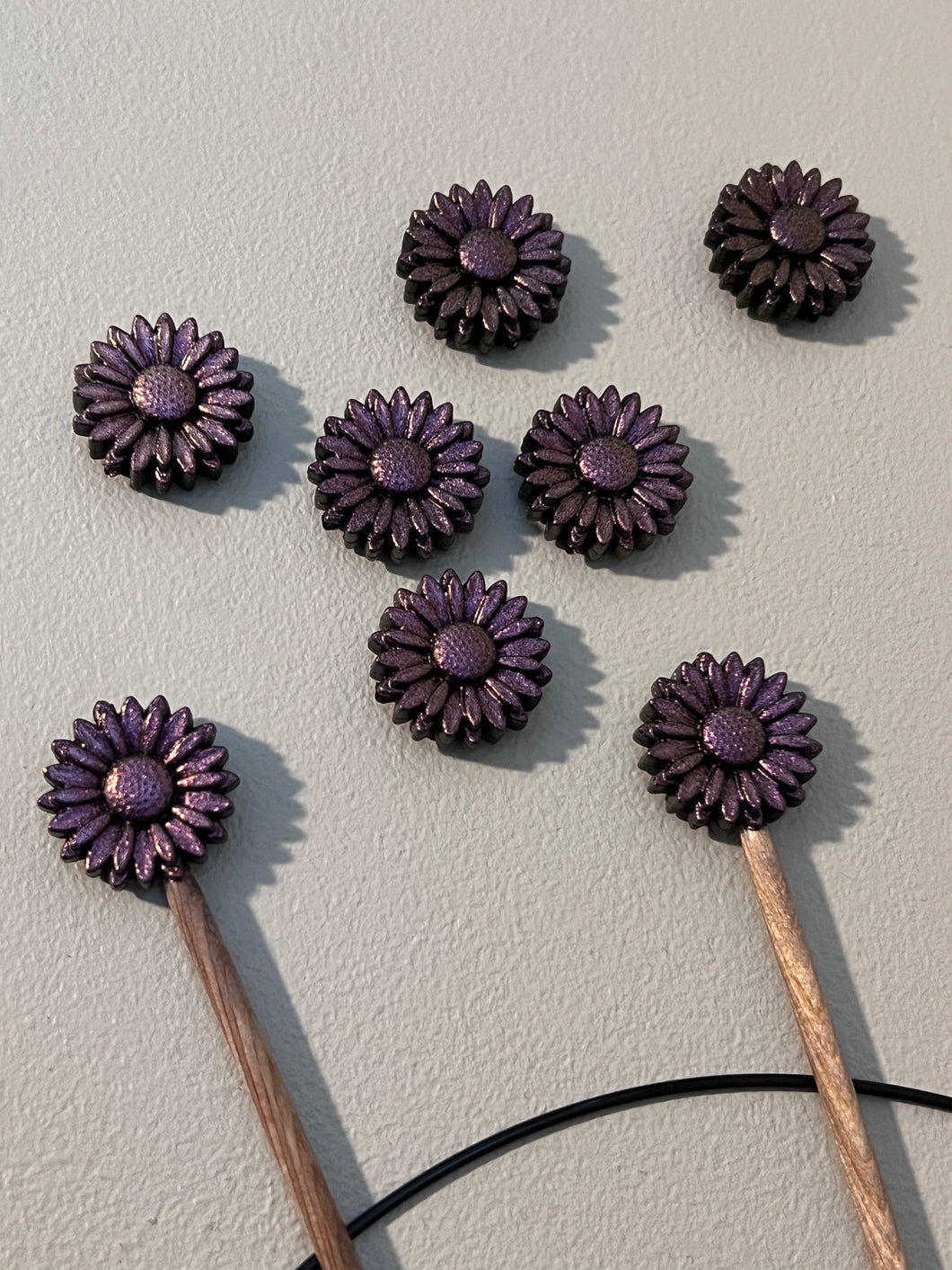 Dark Sparkle Flower Needle Stoppers