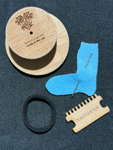 Load image into Gallery viewer, Darning Loom- Small
