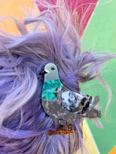 Load image into Gallery viewer, Pigeon Hair Claw
